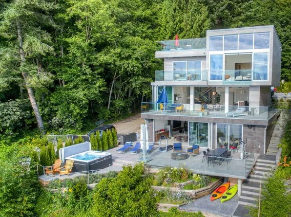 (undisclosed Address), North Vancouver, BC V7M 2J5