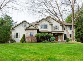 40 Pheasant Dr, East Greenwich, RI 02818