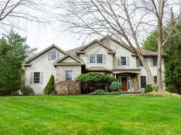 40 Pheasant Dr, East Greenwich, RI 02818