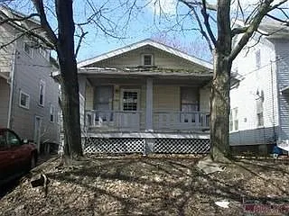 1537 Maple Ave NE photo 1