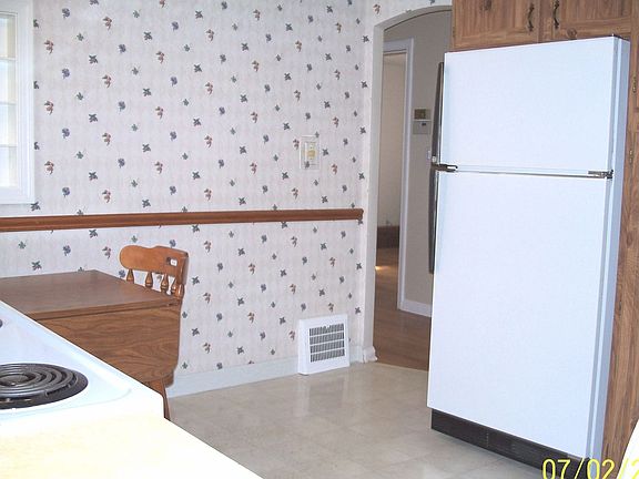 5th image of 14029 Clairview Ave
