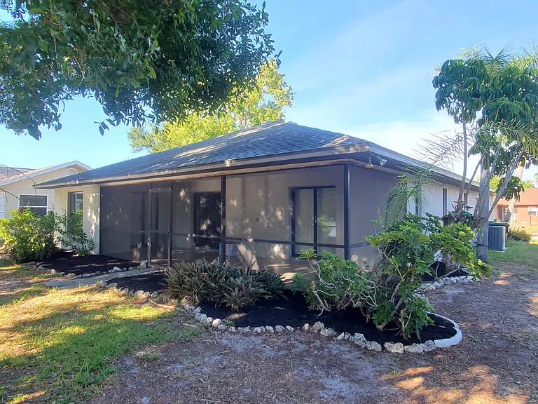 1885 Country Meadows Ct — Photo 10