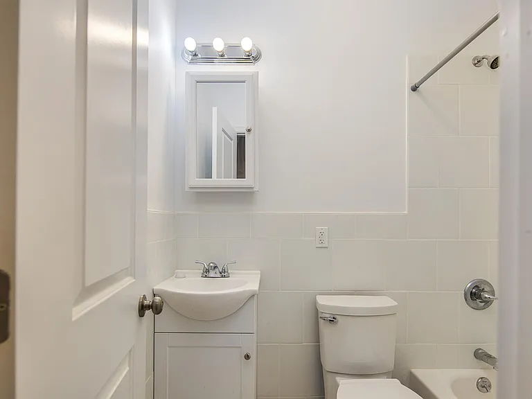 33 Hancock Ave #3R — Photo 9