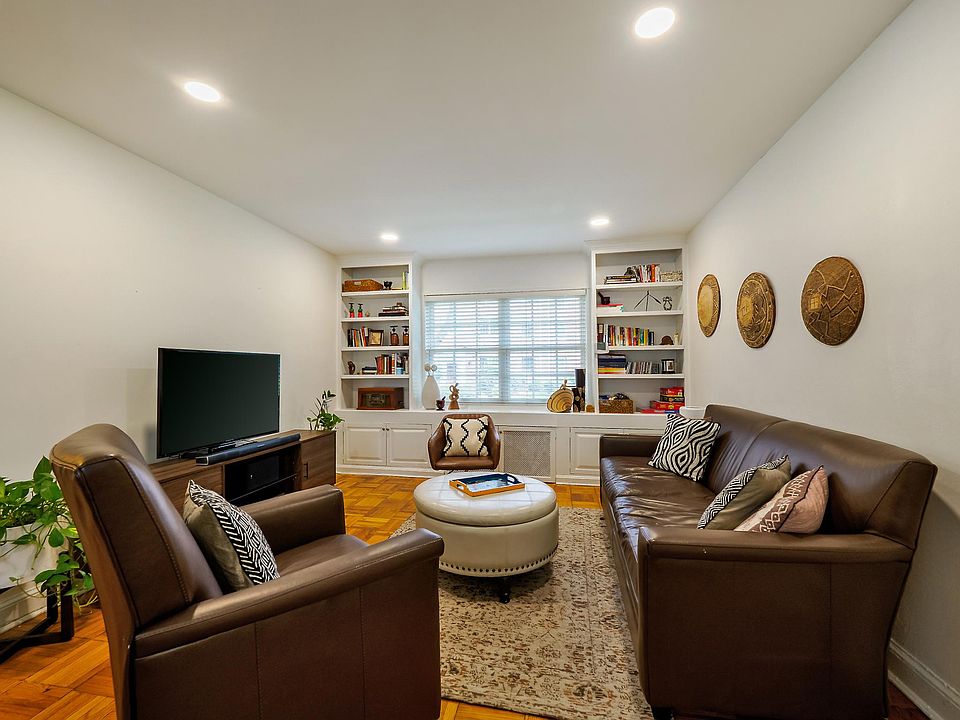 1st image of 1608 W Abingdon Dr APT 102