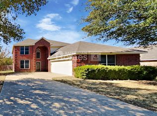 211 Cobblestone Cir, Red Oak, TX 75154