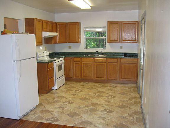 3rd image of 227 Vinet Ave #227