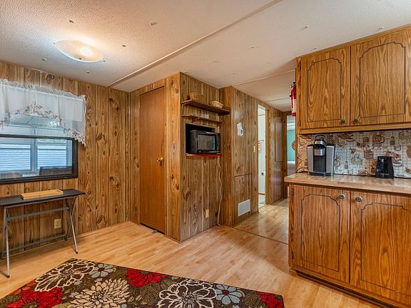 5th image of 1084 Old Oak Ln #22