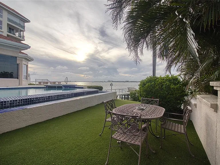 4709 Dolphin Cay Ln S — Photo 26