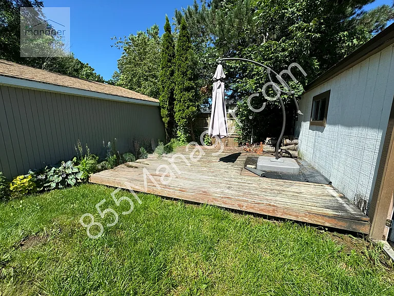 1040 Lalond Ave — Photo 15