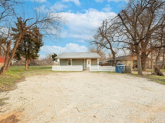 2nd image of 207 Harris St