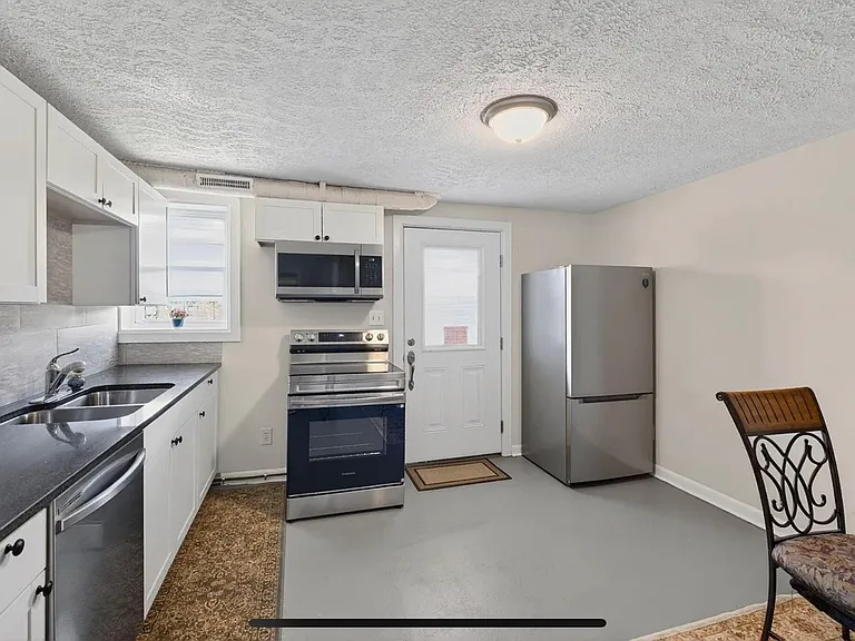 316 Carlton Rd — Photo 4