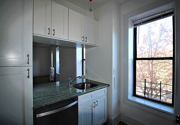 5th image of 206 Prospect Park W APT 2R