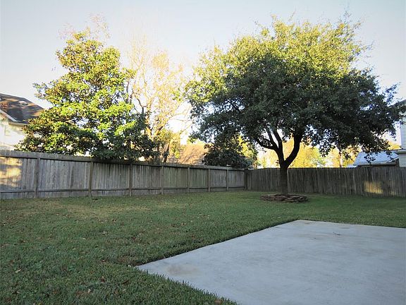 4th image of 18107 Clover Park Dr