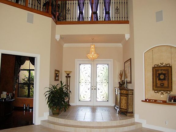 2nd image of 10643 Versailles Blvd