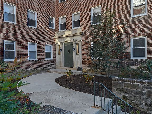 Suburban Court Apartments