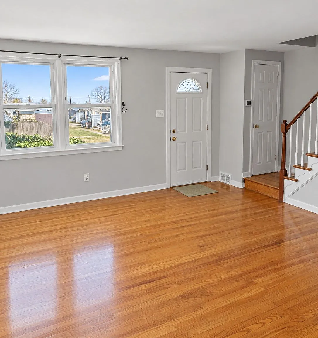 3 bed, 1.5 bath, 1120 sqft, $2,000 — Photo 3