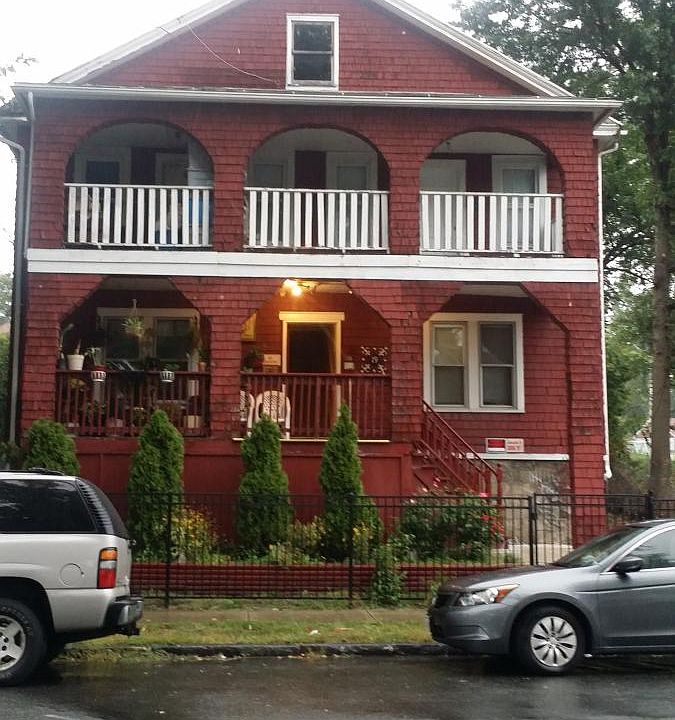 2nd image of 19 Bartlett St