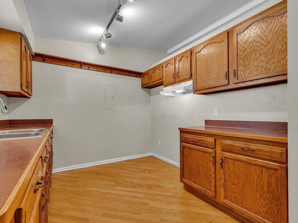 24533 Grove Ave, photo 13