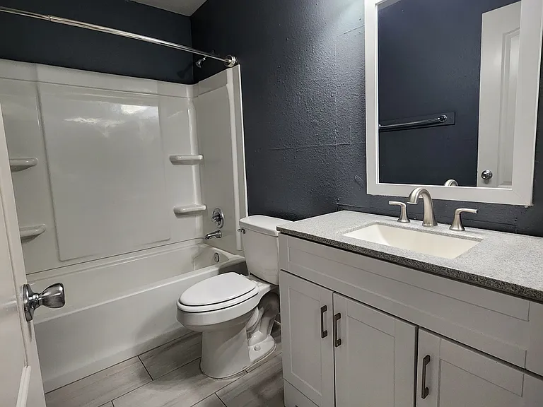 143 S Doran #202 — Photo 8