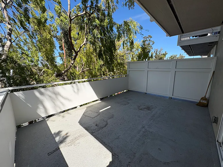 844 Edgehill Dr #1A — Photo 8