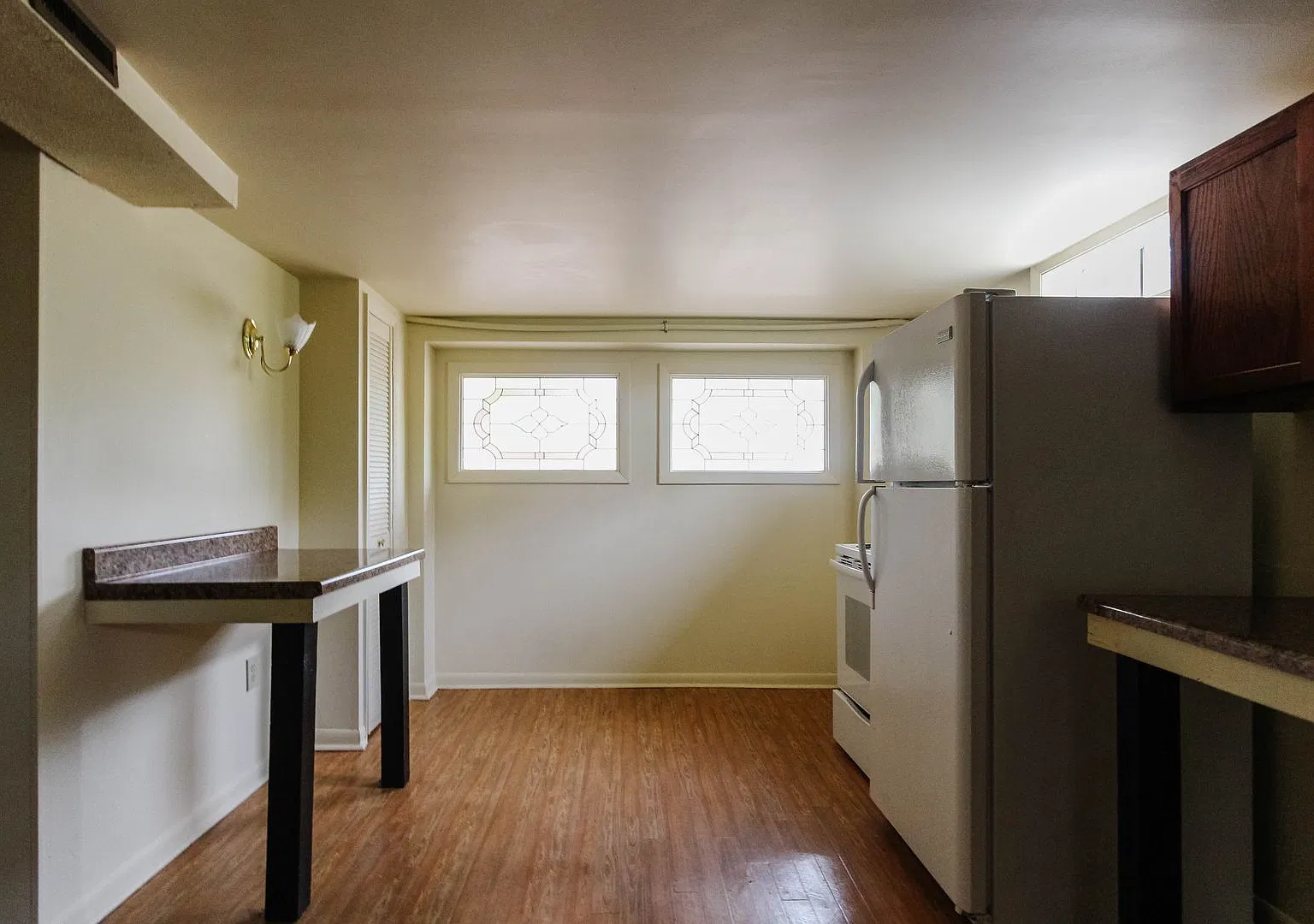 2-Bedroom Unit with Updated Kitchen and Bathroom, Close to Campus — Photo 3