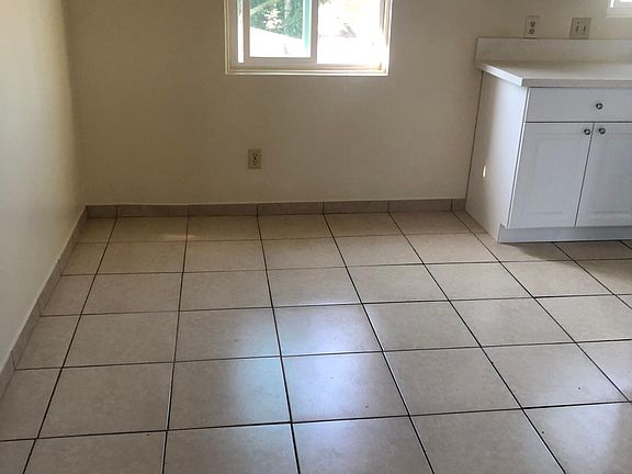 3rd image of 2729 Fairmount Ave #10