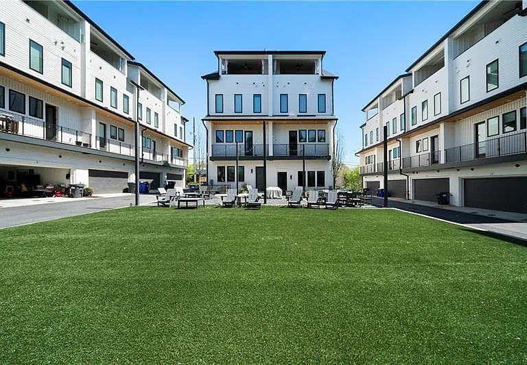 2347 Hosea L Williams Dr NE #14 — Photo 37