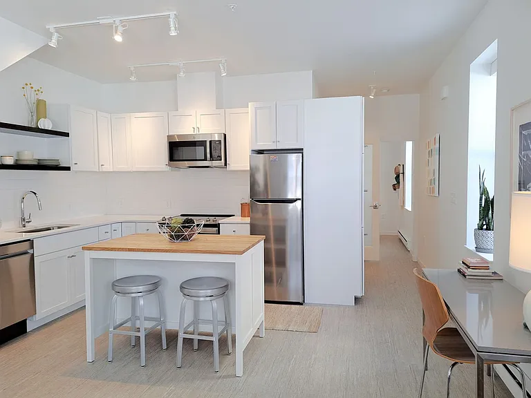 120 E Avenue A — Photo 29