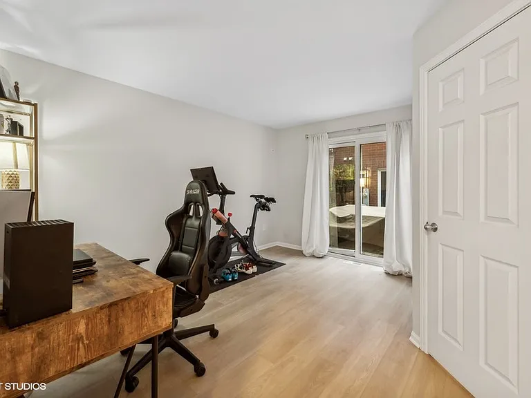 1765 W Altgeld St #H — Photo 14