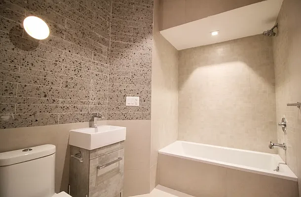 Rented by Loom Capital Group Inc. | media 26