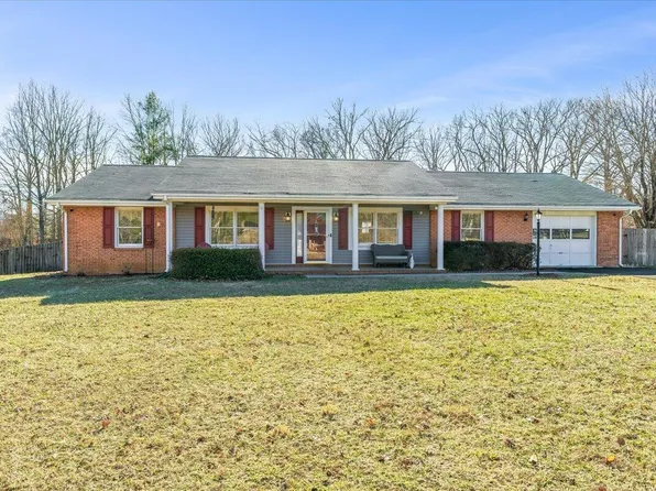 1147 Knollwood Dr, Troutville, VA 24175