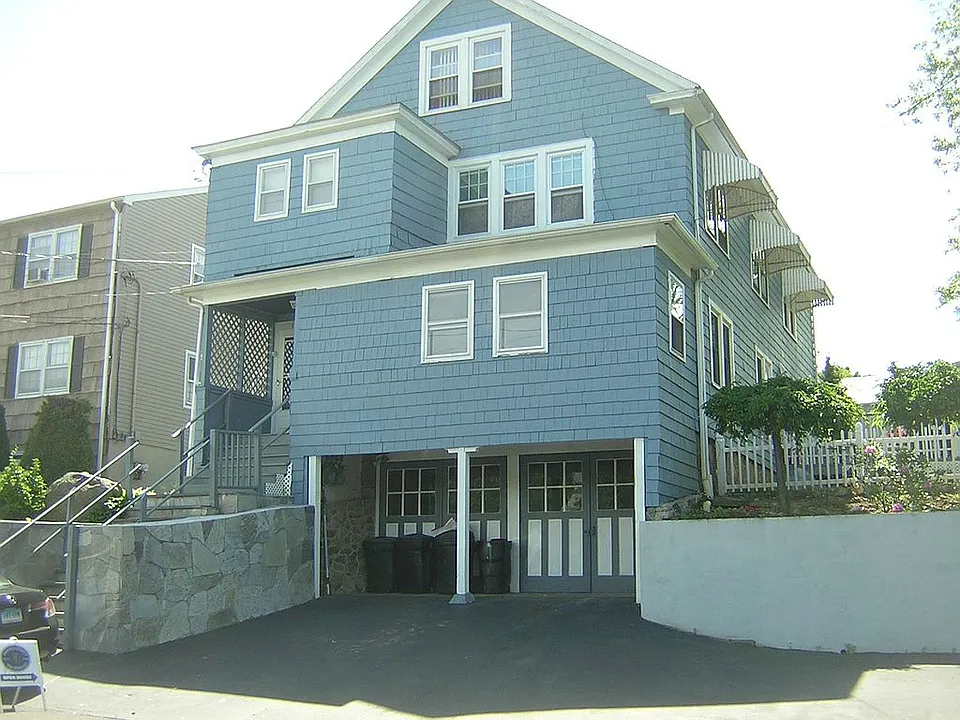 Building Photo 3