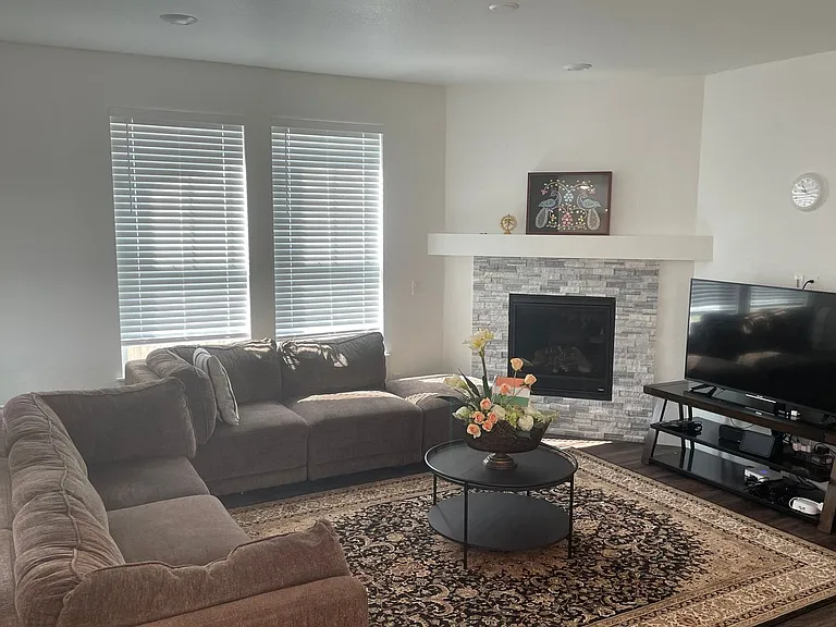 656 Netta Dr — Photo 9
