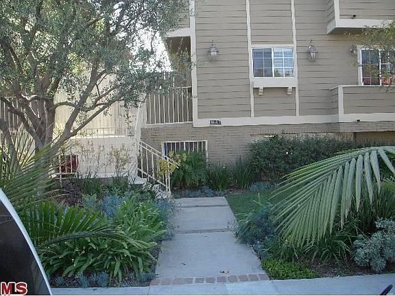 4th image of 3647 S Jasmine Ave #205