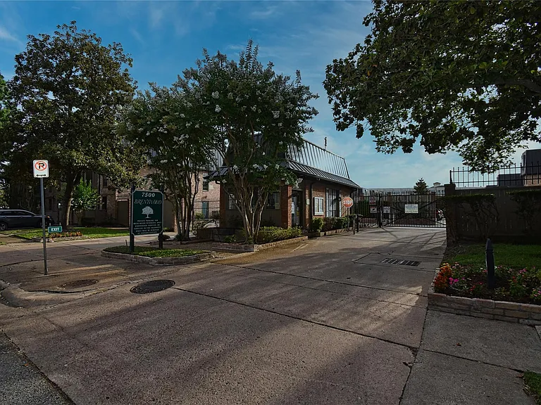 2425 Underwood St #346 — Photo 30