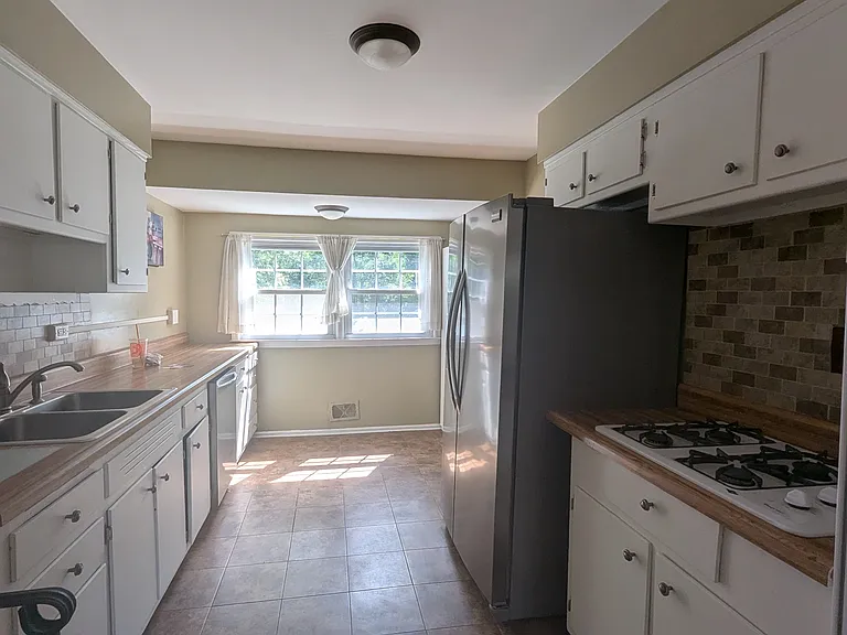 802 Riverbend Dr — Photo 13