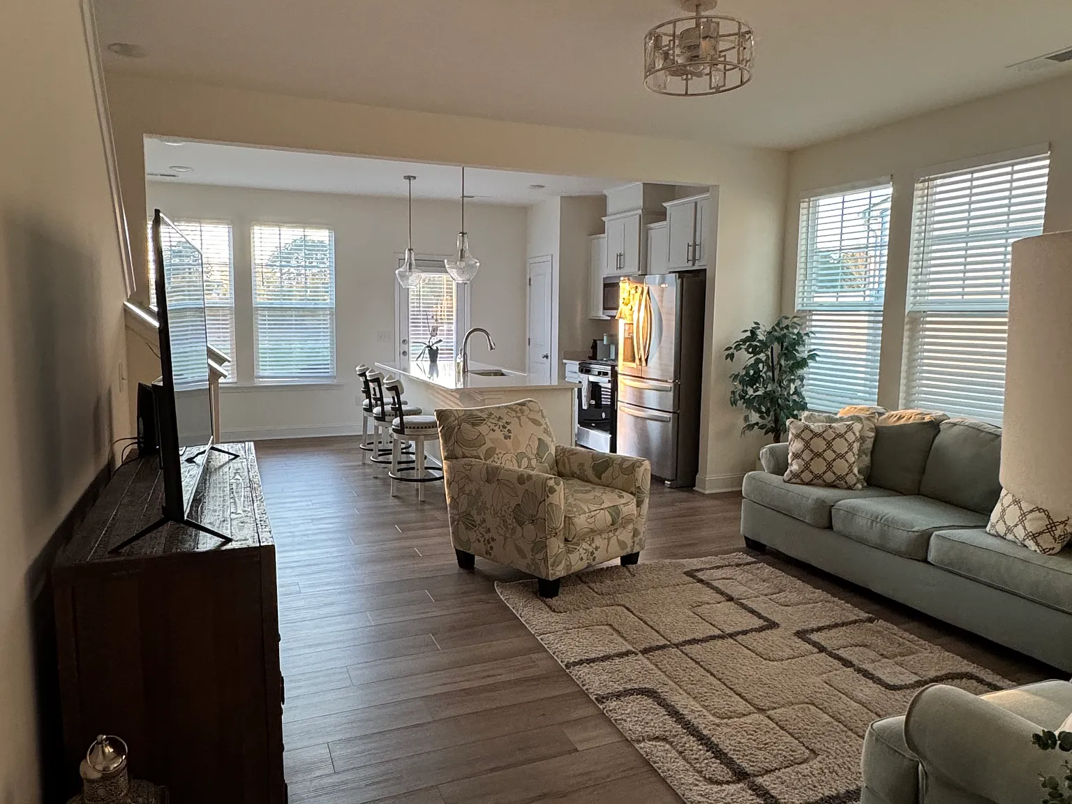 3 bed, 2.5 bath, 1610 sqft, $1,800 — Photo 3