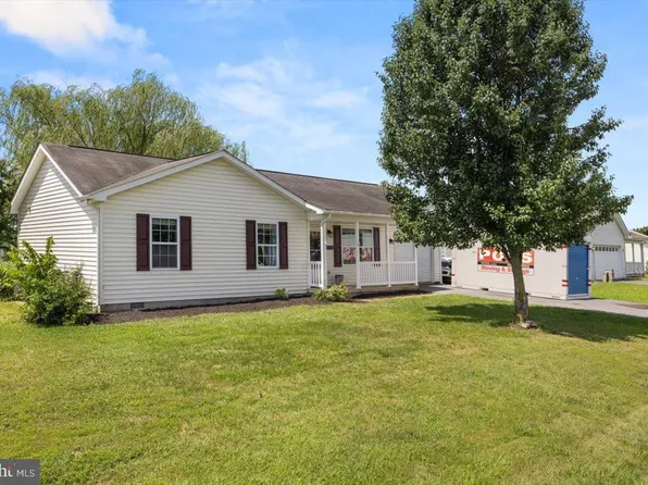 335 Fenimore Dr, Inwood, WV 25428