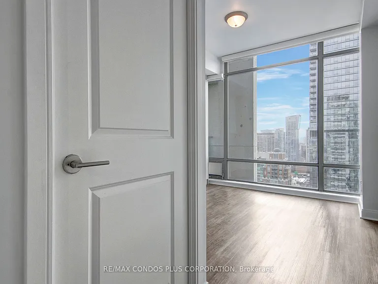 18 Yorkville Ave #2505 — Photo 29