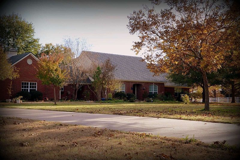 1st image of 721 Sunny Ln