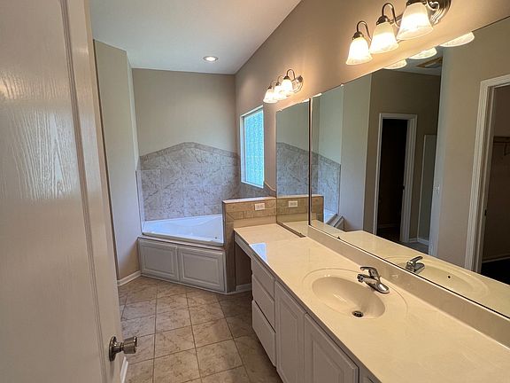 3rd image of 1814 Villa Dr #1
