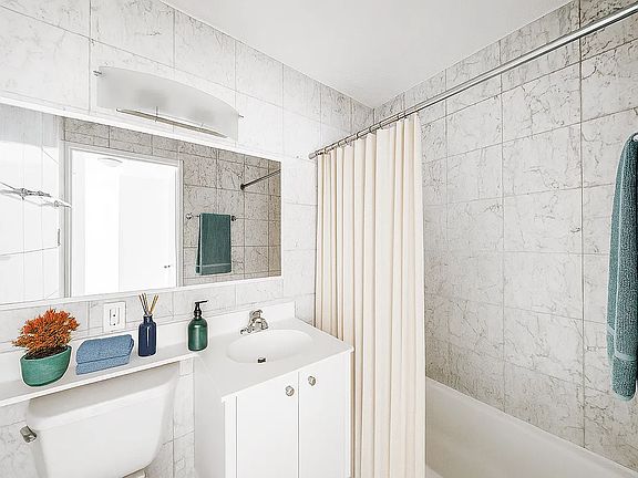 4th image of 330 W 56th St APT 7B