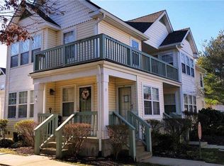 17 Commodore Cir, Pt Jefferson Station, NY 11776
