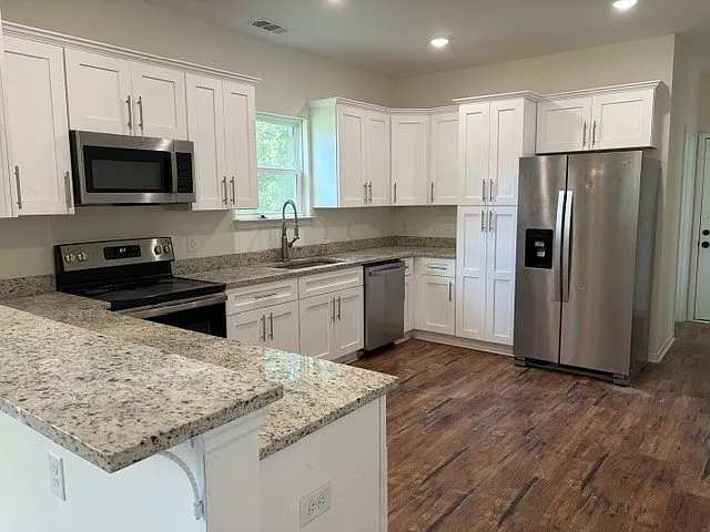 1115 Bates Avenue - 1 — Photo 3