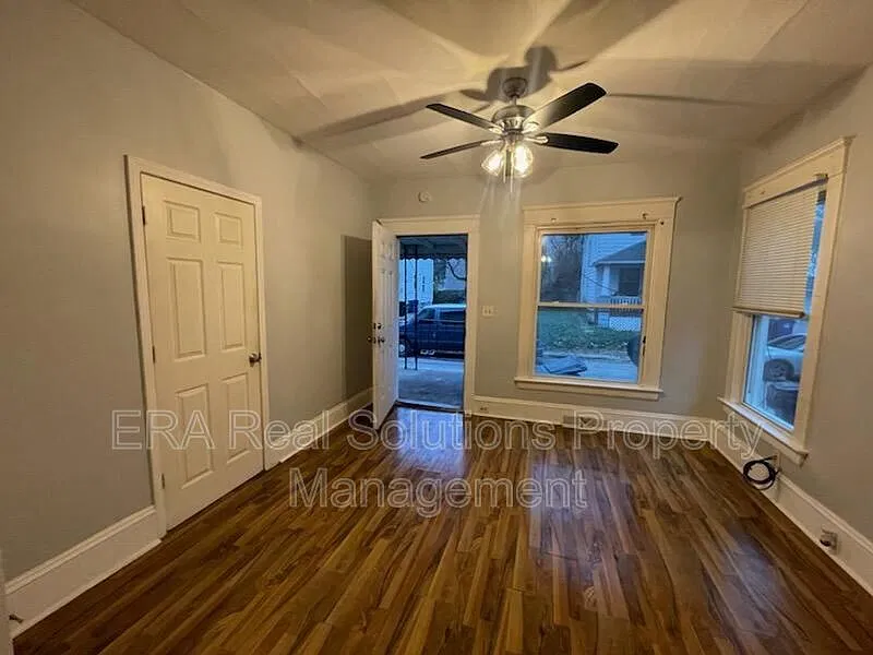 2 bed, 1.0 bath, $875 — Photo 4