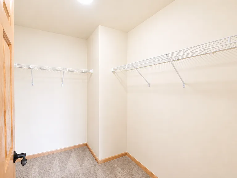 Berry Pointe Luxury Apartments — Photo 40
