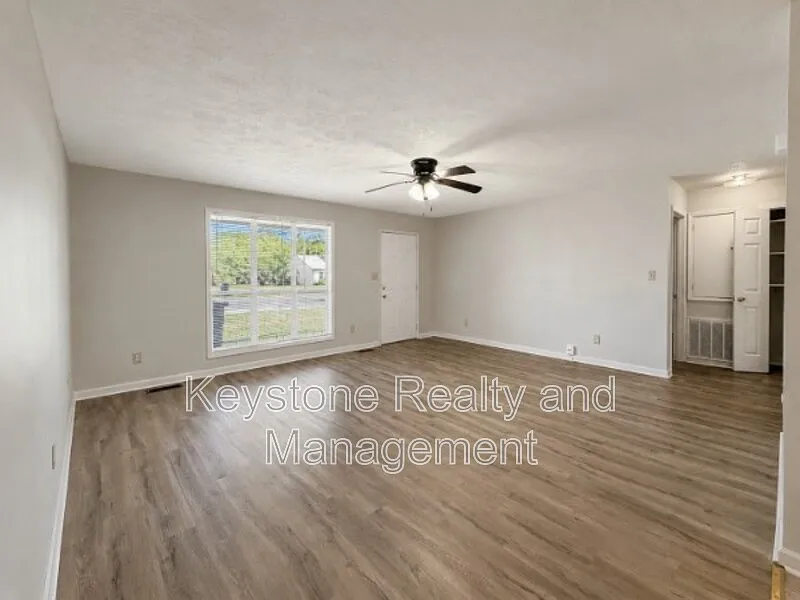 2 bed, 1.0 bath, 1145 sqft, $825 — Photo 3