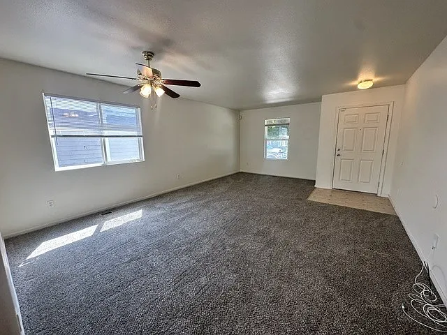 3 bed, 1390 sqft, $2,400 — Photo 3