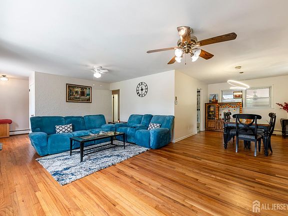 5th image of 22 Foley Ave