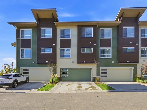 3rd image of 132 N Harvest Grove Walk NW